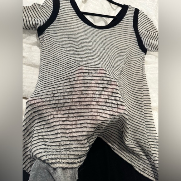 Le lis lightweight high low shirt black and white stripes flare back - Picture 7 of 7